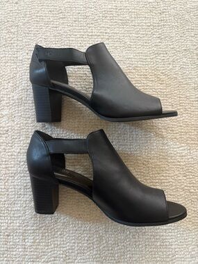 Kenneth Cole Black Open-Toe Block Heel Sandals